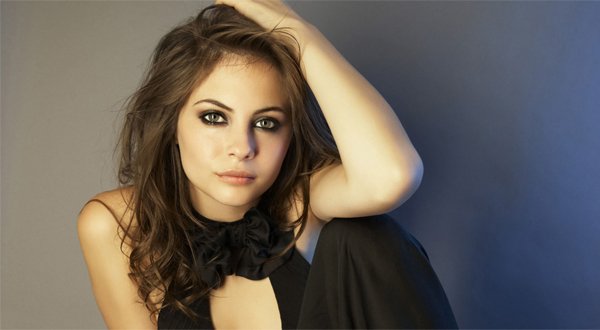 Willa Holland Net Worth Celebrity Biography Profile And Income